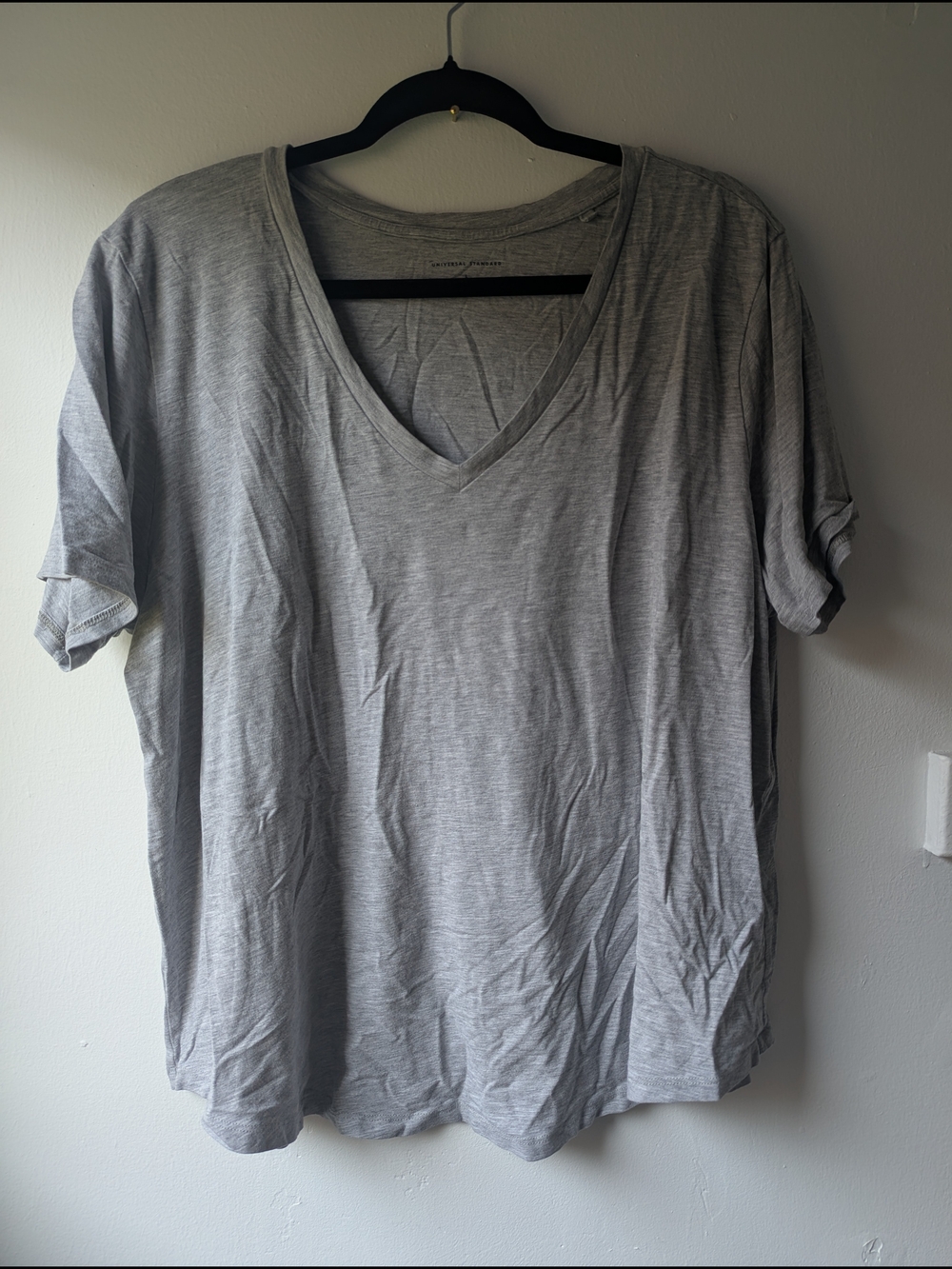 Universal Standard Gray V-Neck Short Sleeve Tee Size L